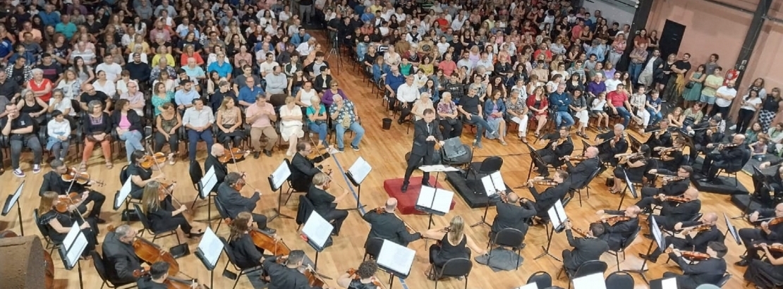 Imagen de El pblico colm La Vieja Usina para escuchar a la Orquesta Sinfnica