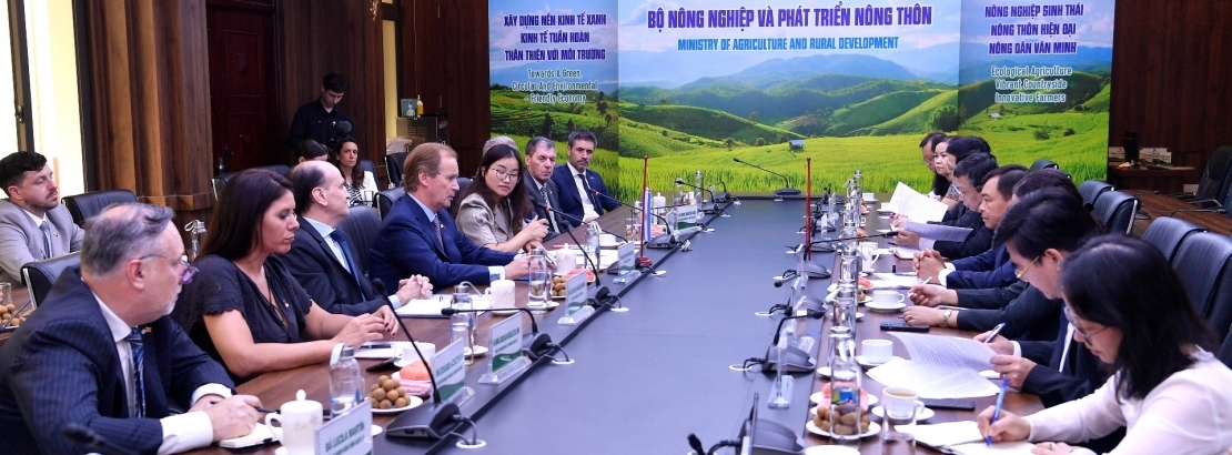 Vietnam habilitará la importación de cítricos dulces y carne porcina de la Región Centro