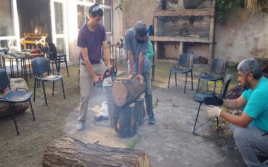 Entre historias y anécdotas de la cultura afro litoraleña se desarrolla con éxito el Taller de Construcción de Tambores Congo