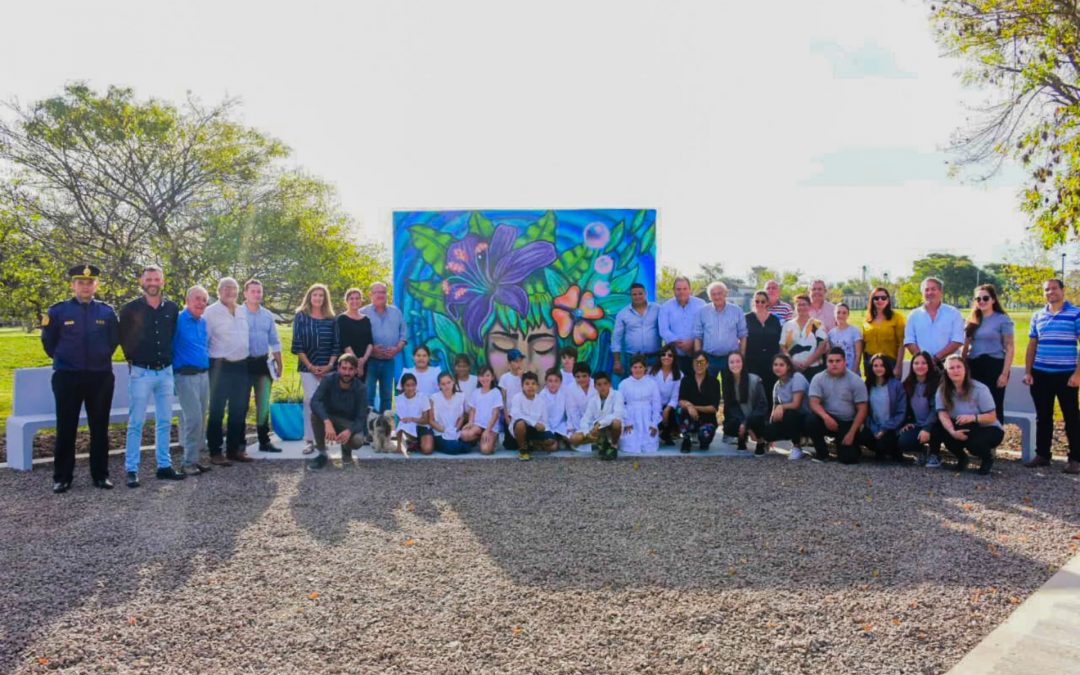 Quedó inaugurado un mural en homenaje a la mujer trabajadora en La Clarita
