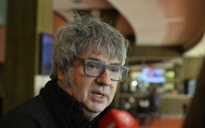 Lito Vitale junto a un ensamble de artistas entrerrianos en la vigilia patria