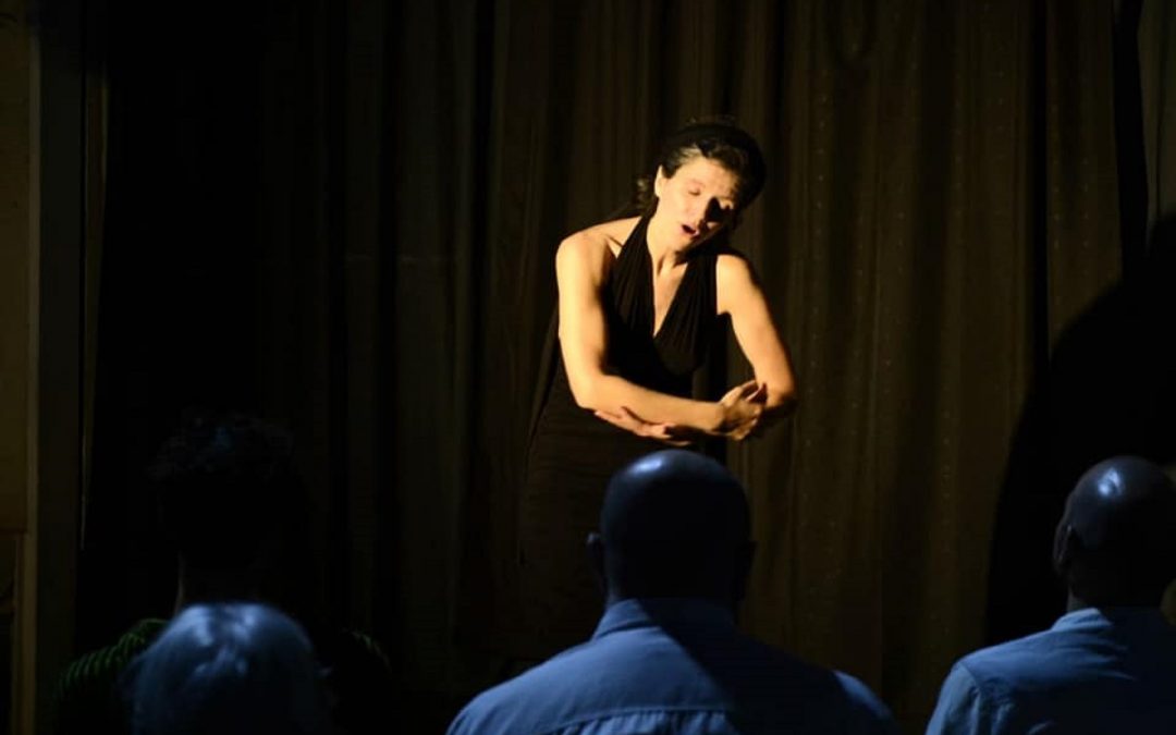 Ciclo Domingos de Teatro en La Usina presenta un unipersonal de poesía escénica