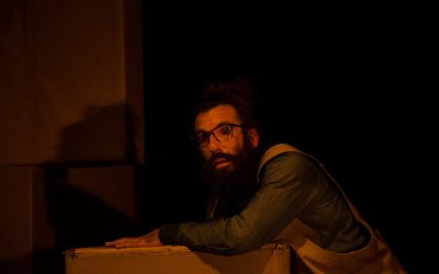 “M.I. mundo imaginario de cartón”, un espectáculo para todas las edades, en Domingos de Teatro