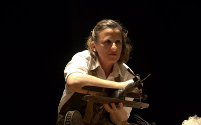 “Mujer con caja de herramientas. Biodrama en objetos” abre el ciclo Domingos de Teatro 