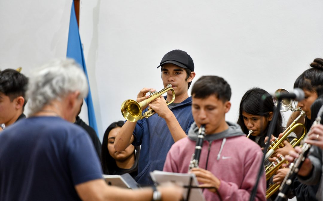 La provincia entregó instrumentos para agrupaciones musicales