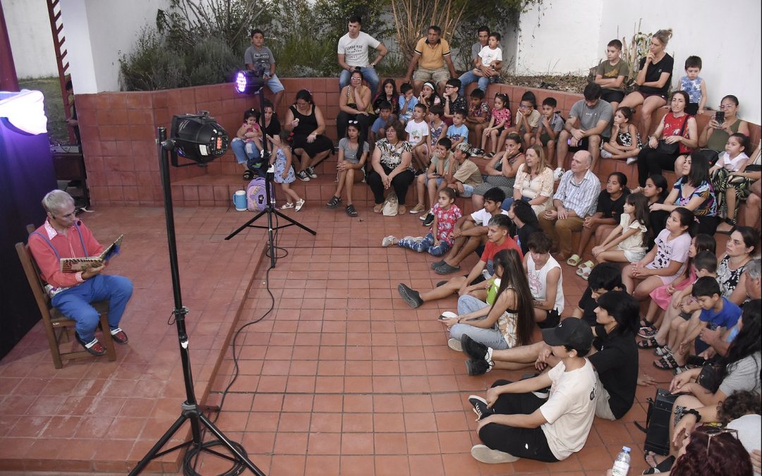 Actividad de verano | Los títeres y las orquestas infanto juveniles alegraron el patio de la Biblioteca Provincial