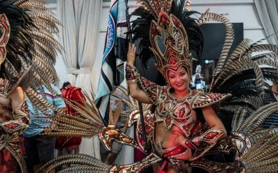 Con despliegue de carnaval, quedó abierta al público la muestra de las comparsas más antiguas de la provincia 