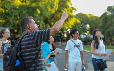 Se inició el recorrido histórico en el monumento a Urquiza 