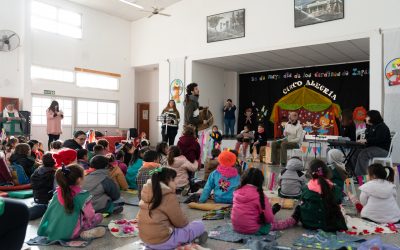 Con música de orquesta, narraciones y pintura, se celebró el Día de los Jardines de Infantes