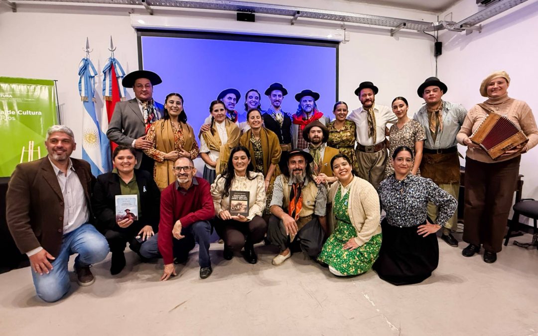 Presentaron el libro Danzas, Bailes y Costumbres del Litoral Argentino en el Museo Casa de Gobierno