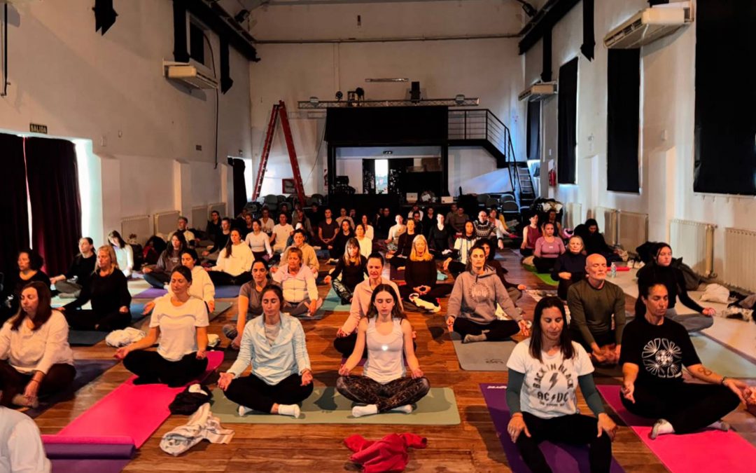Más de 700 personas celebraron el Día Internacional del Yoga en La Vieja Usina 