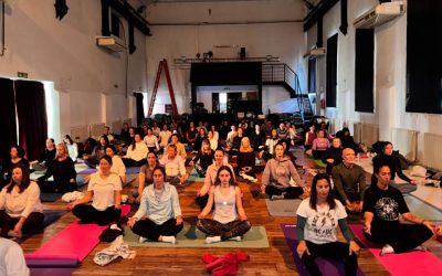 Más de 700 personas celebraron el Día Internacional del Yoga en La Vieja Usina 