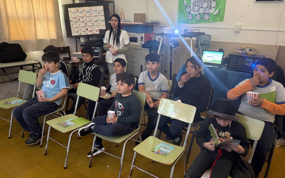 El Programa Un Día de Película llevó cine a una escuela de Las Cuevas, en el Departamento Diamante