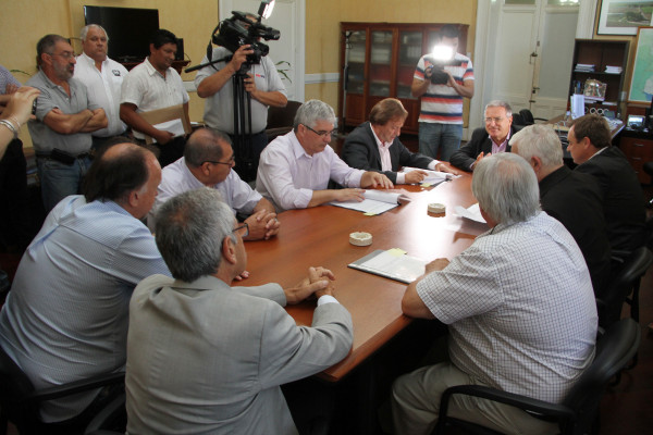Implementan un servicio de transporte de pasajeros que unirá Oro Verde, San Benito, Colonia Avellaneda y Paraná