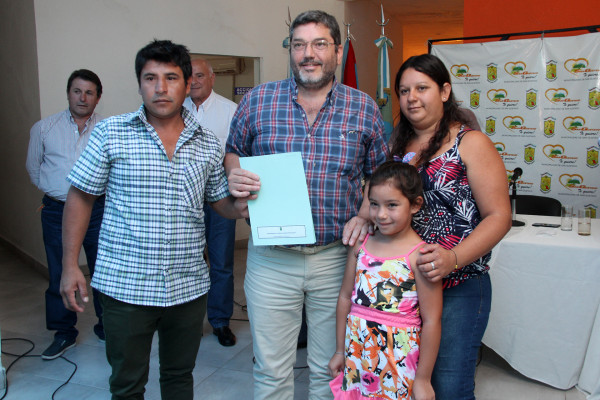 Trece familias de San Gustavo recibieron su casa propia