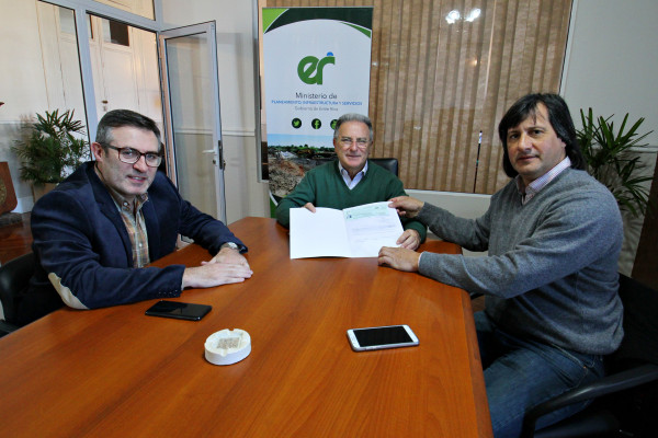 El gobierno provincial entregó aportes para obras a General Campo