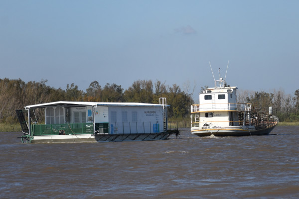 La primer Aula Taller Móvil Flotante de la Argentina ya está en el sur entrerriano