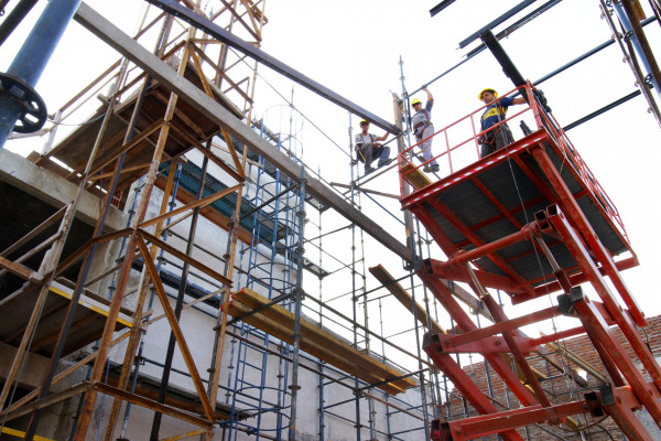 Observaron el avance de la obra de refuncionalización del edificio de ATER