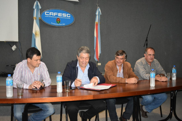 Firman contrato para el inicio de la obra del barrio Pompeya Sur de Concordia