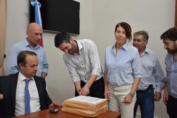 Se realizó la última licitación para la finalización de los 14 jardines