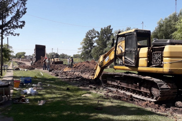 Continúan los trabajos de red cloacal en El Pingo