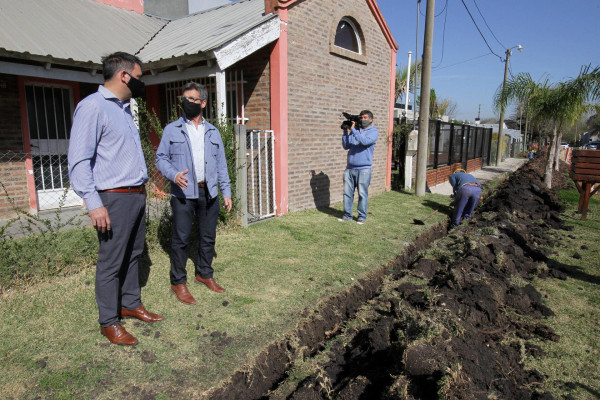 Se trabaja en la red de distribución de gas en Pueblo Belgrano