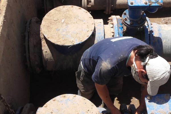 Se trabaja en la normalización del servicio de agua en Colón