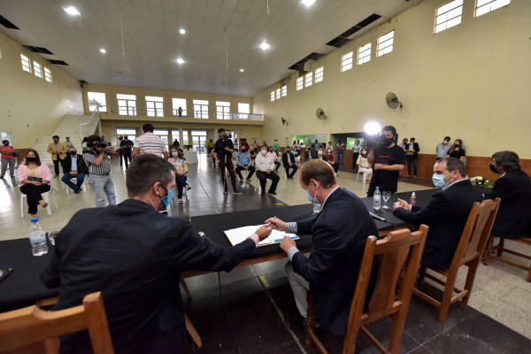 Bordet destacó que el plan de saneamiento que se lleva a cabo en la provincia es histórico