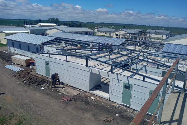 Llegan los equipos de climatización del hospital modular en Granja El Potrero