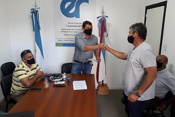 Mediante gestiones del gobierno provincial se alcanzó un acuerdo con transportistas y dadores de carga en Entre Ríos
