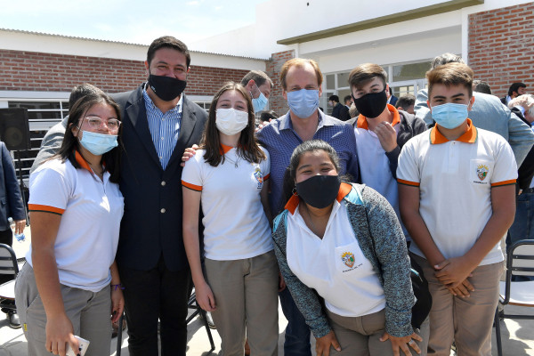 Bordet inauguró el nuevo edificio de la escuela secundaria de Colonia Ayuí