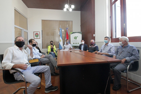Avanza el traspaso de la obra de riego de Villa del Rosario a la Asociación Civil de Regantes