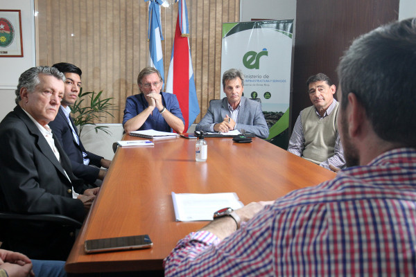 La provincia trabaja en una mesa de diálogo con el sector de transportistas de carga y pasajeros por el suministro de combustible