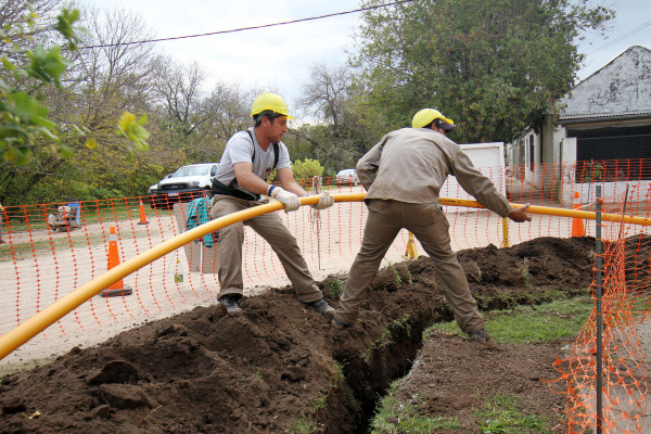Comenzó la ampliación de red de distribución de gas natural en Strobel