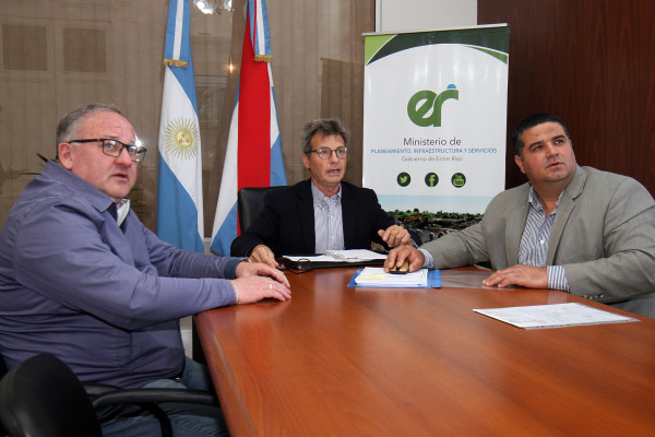 Gestionan el acompañamiento de la provincia para obras de cordón cuneta en la comuna La Clarita