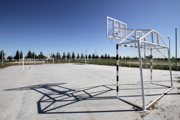 Se licita la construcción de cinco playones deportivos en escuelas entrerrianas