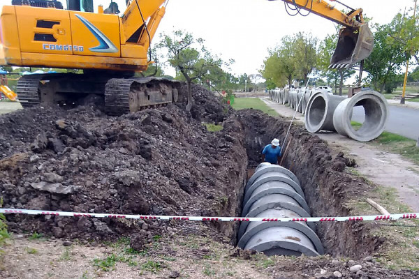 La obra de desagües pluviales de Federación supera el 80 por ciento de avance