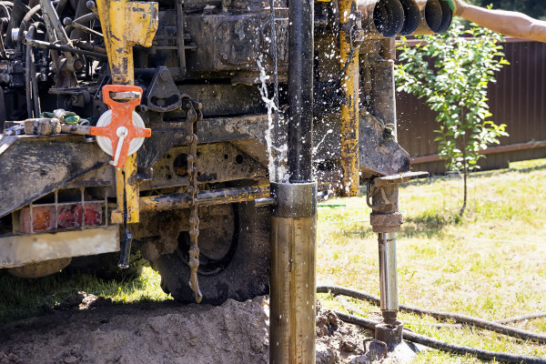 Comenzó la construcción de un nuevo pozo semisurgente para agua potable en Crucecita Séptima
