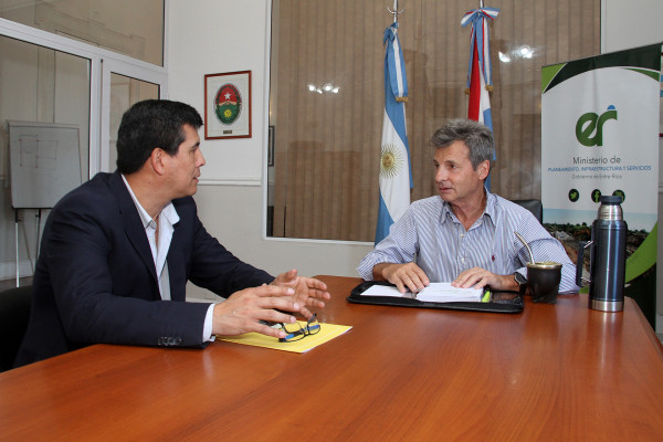Evalúan el funcionamiento de la defensa de Villa Paranacito frente a los eventos climáticos
