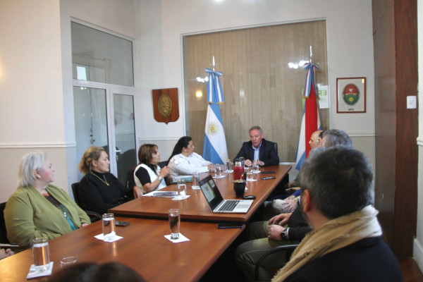 El ministro Schneider tuvo un encuentro de trabajo con diputados que integran la comisión de obras públicas y planeamiento