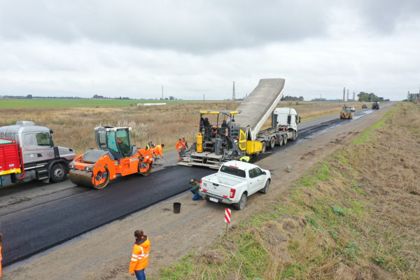 La provincia adjudicó el primer grupo de obras del Plan de Recuperación de Caminos y Rutas