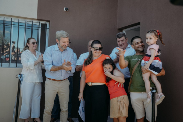 El gobierno provincial anunció créditos a través del IAPV para construir o ampliar viviendas