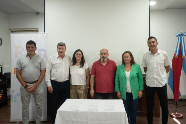 Entrega de escrituras y comienzo de obra en General Ramírez: 50 familias recibieron su título de propiedad