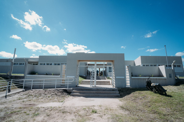 Frigerio inauguró el nuevo edificio de una escuela en departamento Gualeguay