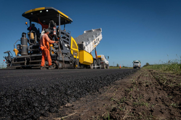 La rehabilitación de la ruta provincial A03 presenta un 70 por ciento de avance