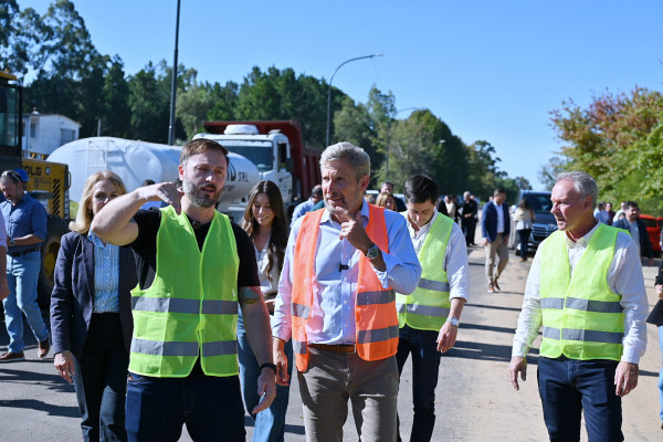 El gobernador recorrió la obra del acceso sur de Concordia y anunció su reactivación