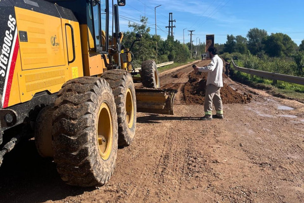 Iniciaron los trabajos de reposición de ripio en el acceso a Villa Paranacito