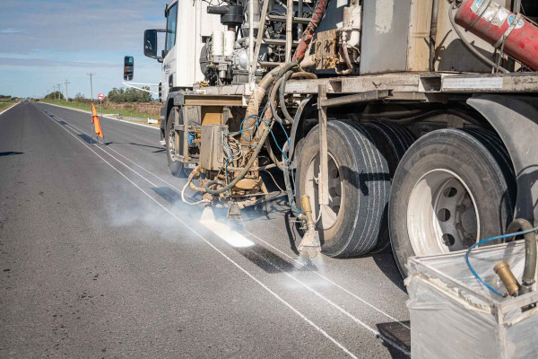 Ultiman detalles para finalizar la obra de pavimentación entre San Rafael y Santa Rosa