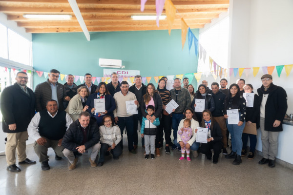 Familias de San Gustavo y Bovril firmaron escrituras y accederán a la propiedad de sus viviendas