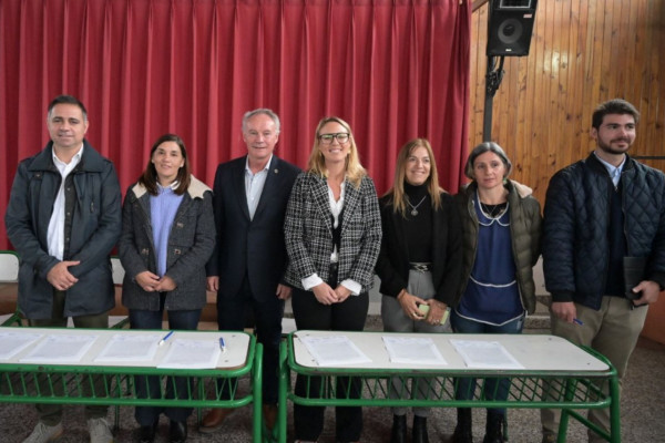 Schneider celebró que la Escuela Nº 8 “Los Fundadores” de Gualeguaychú, ya abrió sobres para la obra planificada
